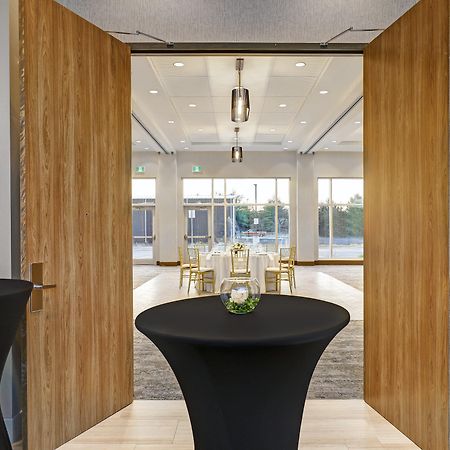 Holiday Inn Express - Kingston West By Ihg Екстер'єр фото