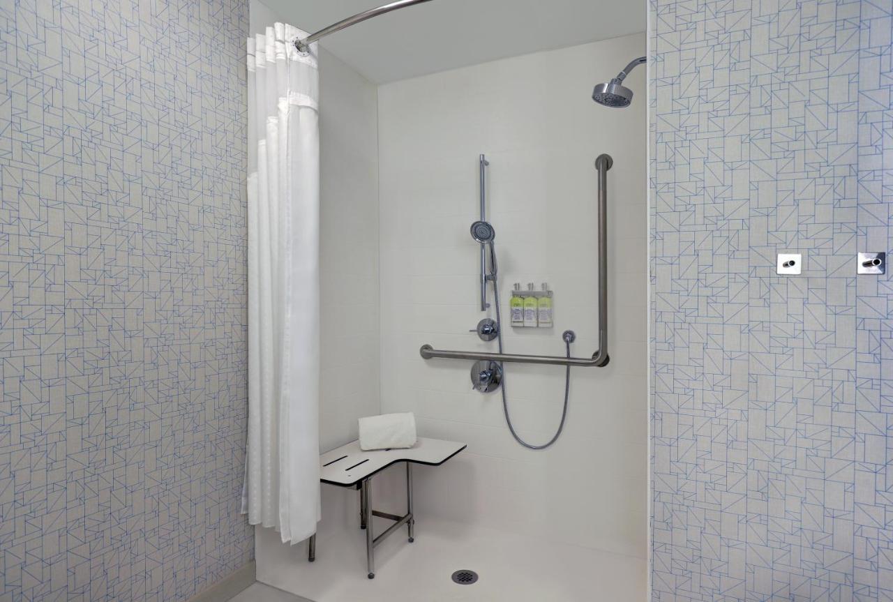 Holiday Inn Express - Kingston West By Ihg Екстер'єр фото