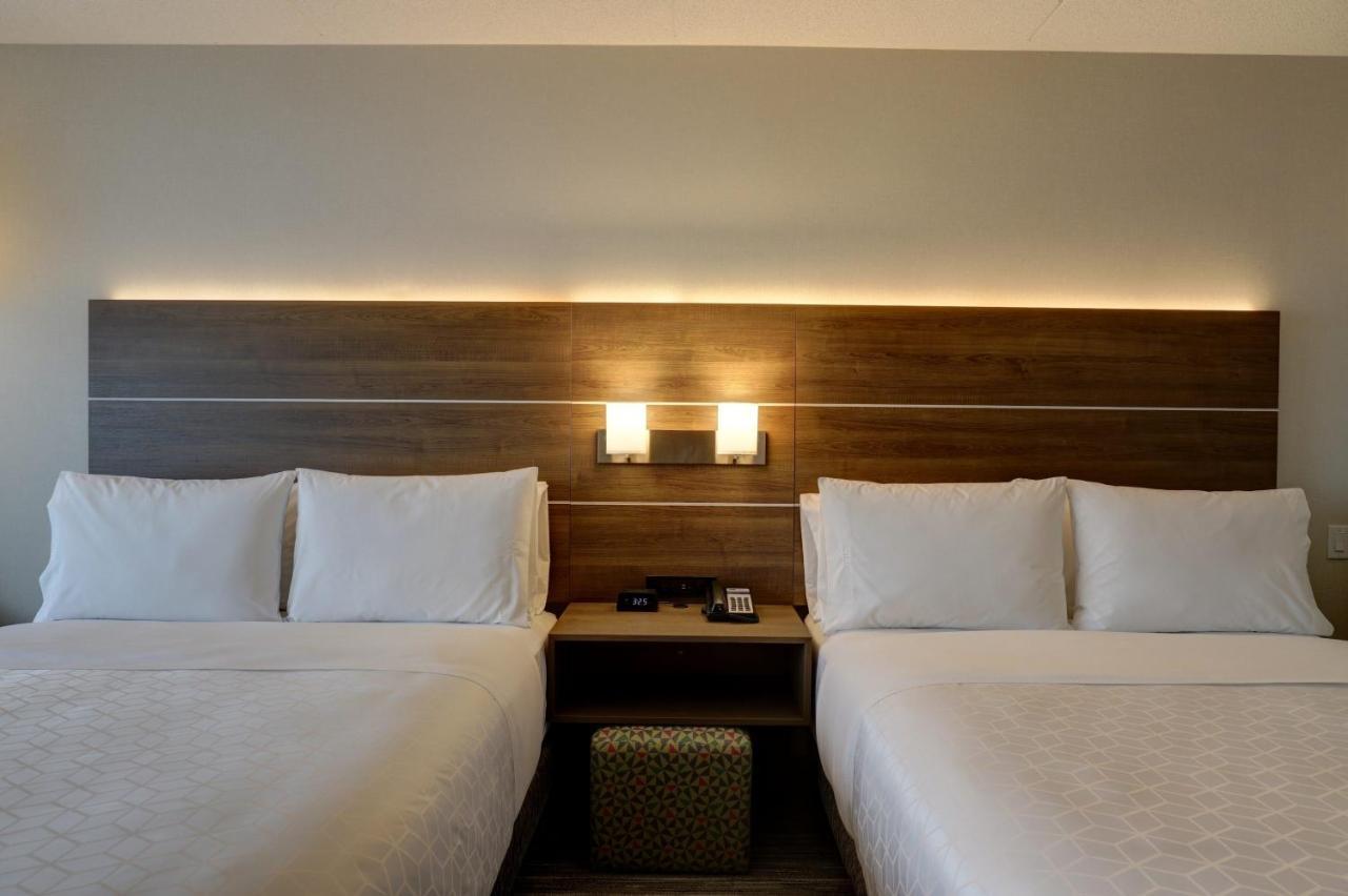 Holiday Inn Express - Kingston West By Ihg Екстер'єр фото