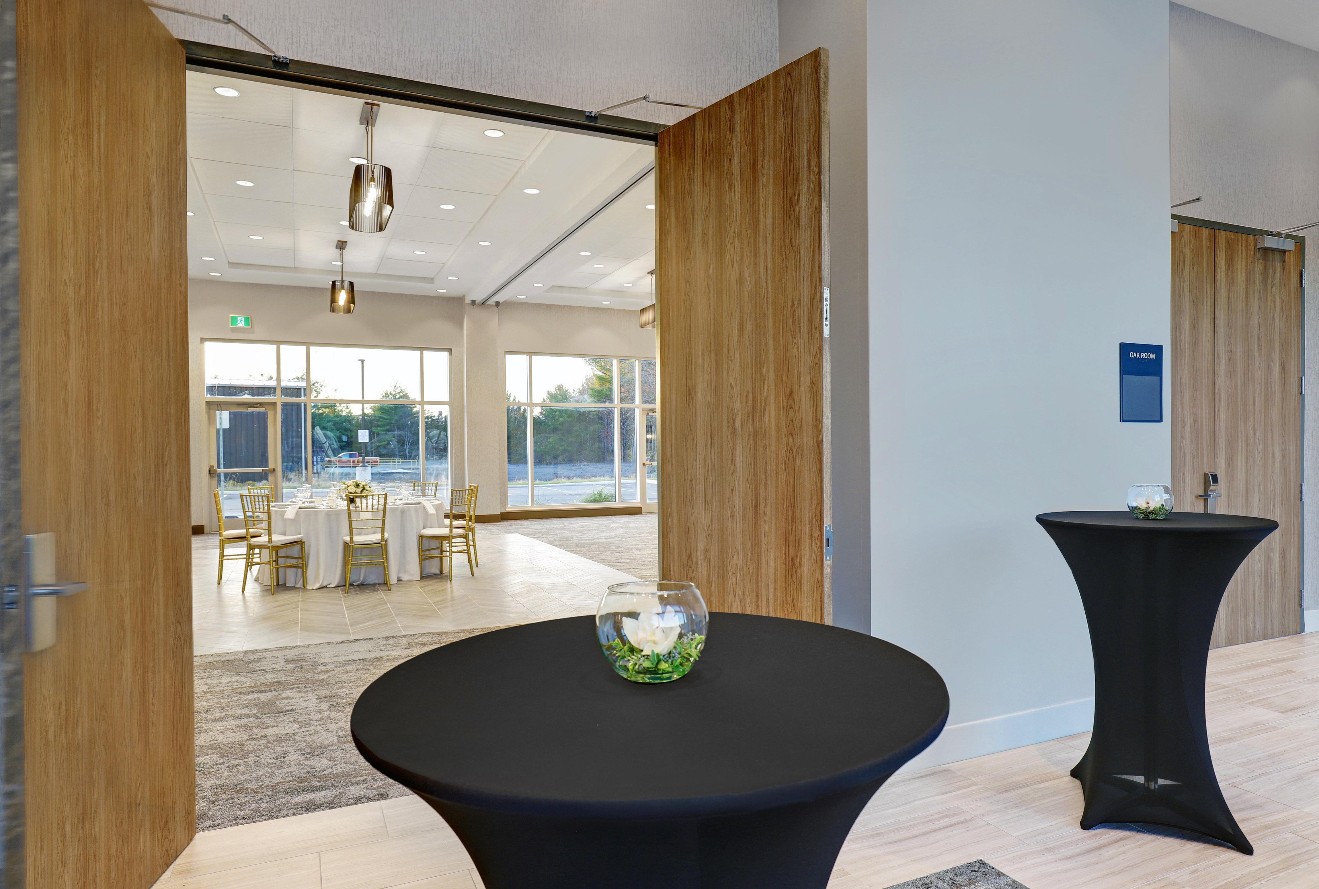 Holiday Inn Express - Kingston West By Ihg Екстер'єр фото