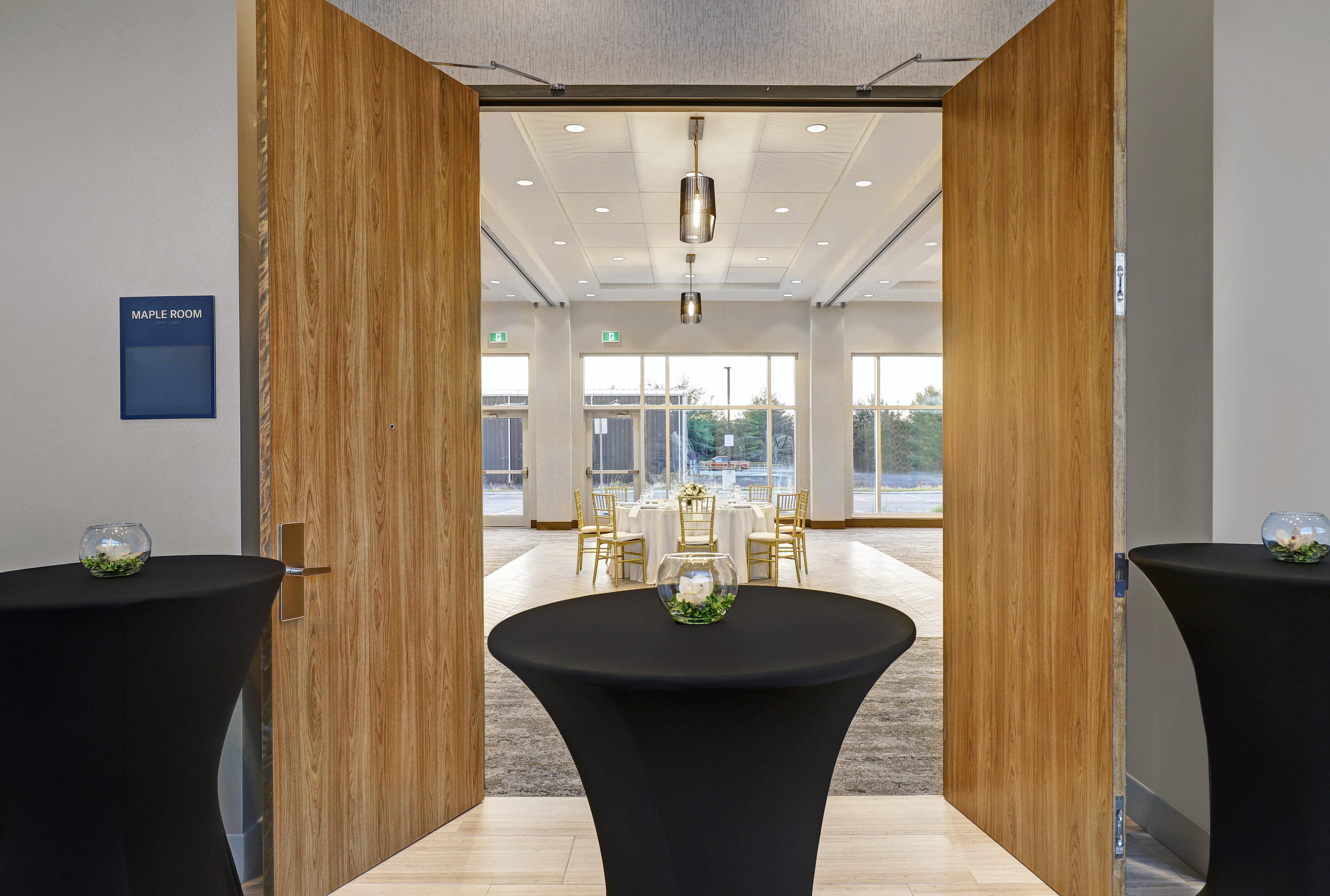 Holiday Inn Express - Kingston West By Ihg Екстер'єр фото